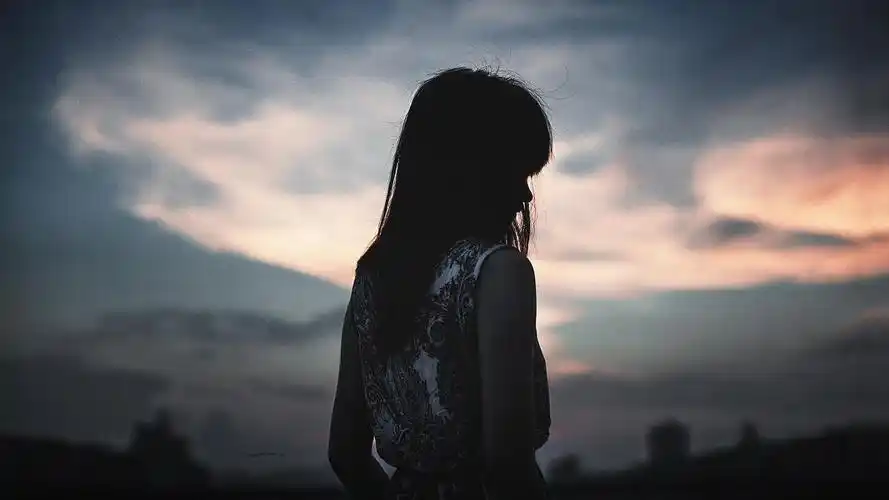 一个人内心孤单的图片