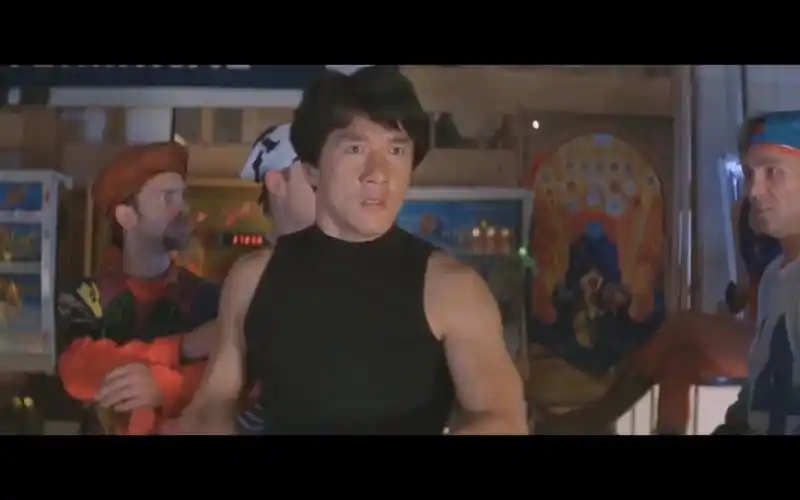 成龙大哥经典动作电影《红番区》,小时候的回忆!肌肉线条是真的美!