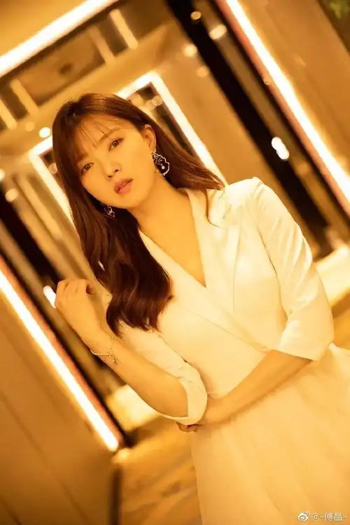 李小晚的扮演者(她43岁"扮嫩"成23岁少女?网友:不用扮,就很嫩…)