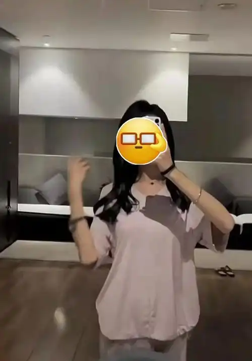 男扮女装跪舔爸爸一男网红网上卖弄风姿冲上热搜求求你