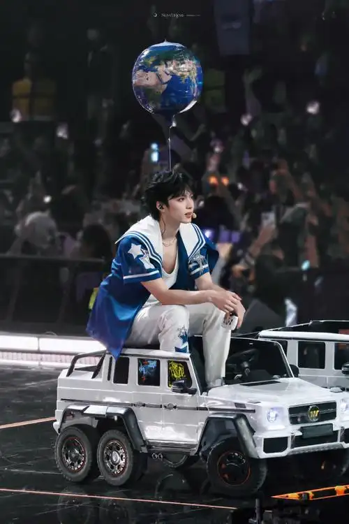 刘耀文叁重楼暨出道四周年演唱会##刘耀文舞蹈solo