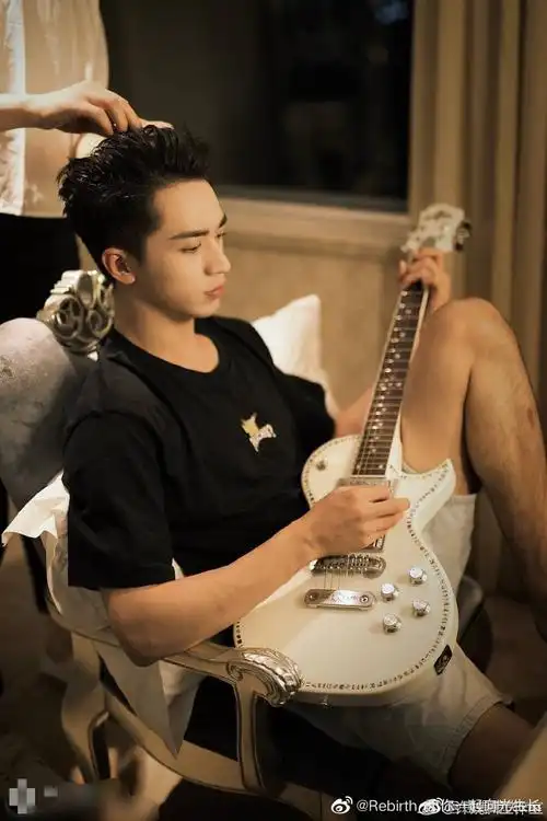 许魏洲侧颜神图评选已加投票都来投票吧