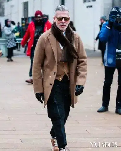 斜背发型怎么吹4款适合成熟型男的背头发型