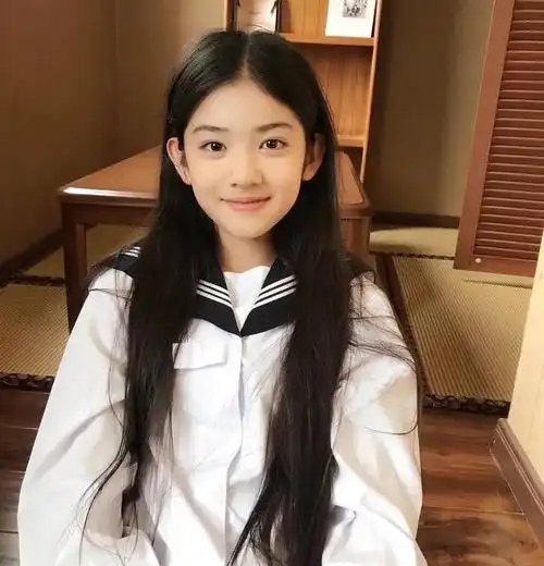 小福朵越来越美了一颦一笑绽放优雅被赞05后小花