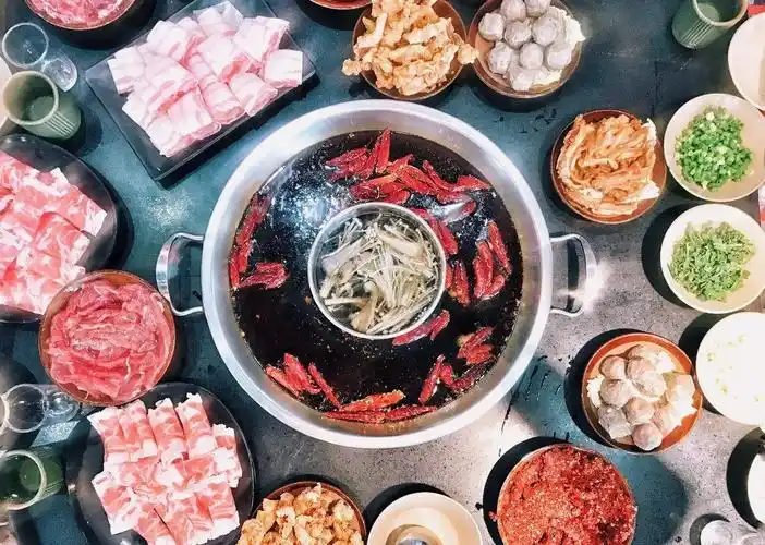 典型重庆特色火锅——大龙燚火锅