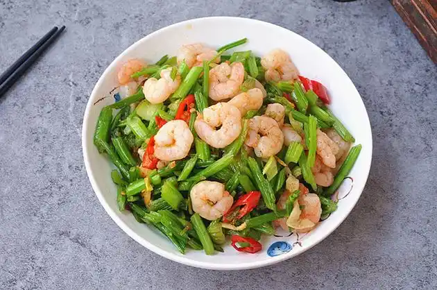 白果芹菜炒虾仁