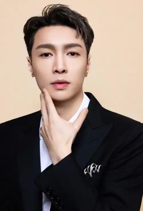 张艺兴说工作日打卡##chaumet代言人张艺兴