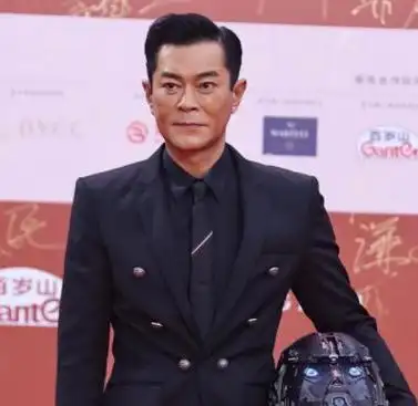 人工脸对比自然脸差距多大初见荧屏惊鸿一瞥如今却已判若两人