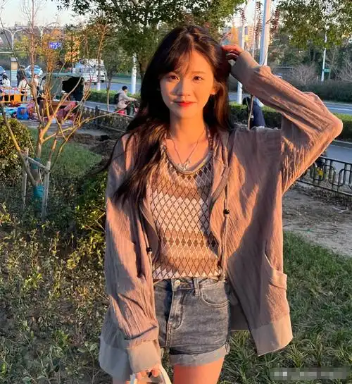 井川里予坐拥2000万粉丝被父母吸血多年恋爱观引发争议