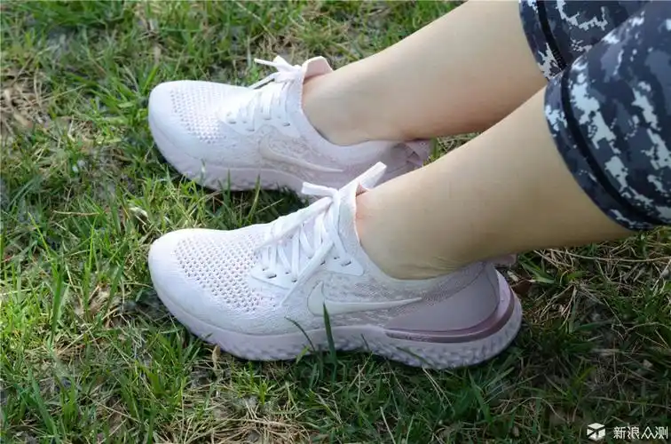 先来光脚穿着图,俗话说:光脚的不怕穿鞋的.ld穿着效果如上图.