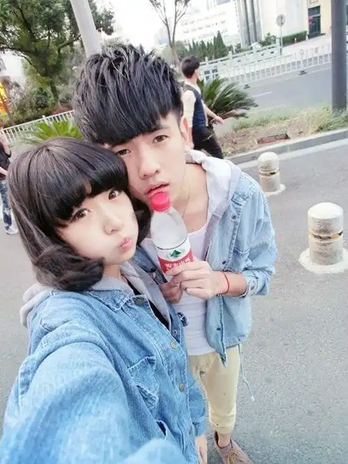 好看的qq情侣透明皮肤图片一对两张qq情侣透明皮肤一左一右