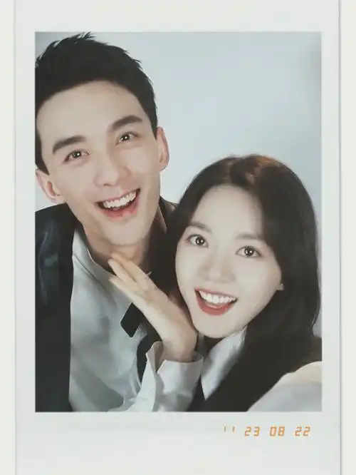 《在暴雪时分》七夕"发糖" 吴磊赵今麦甜蜜自拍 - 电影之会