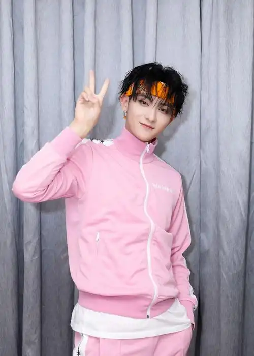 黄子韬《创造101》变篮球少年 现场示范主题曲软萌可爱