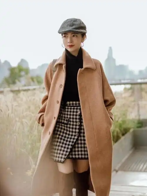 冬天穿大衣少配裤子瞧三木搭配半身裙街拍多美