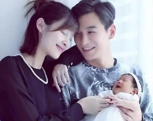 王丽坤与乔振宇同居8年,把青春都给了他,他却转身娶了小9岁娇妻