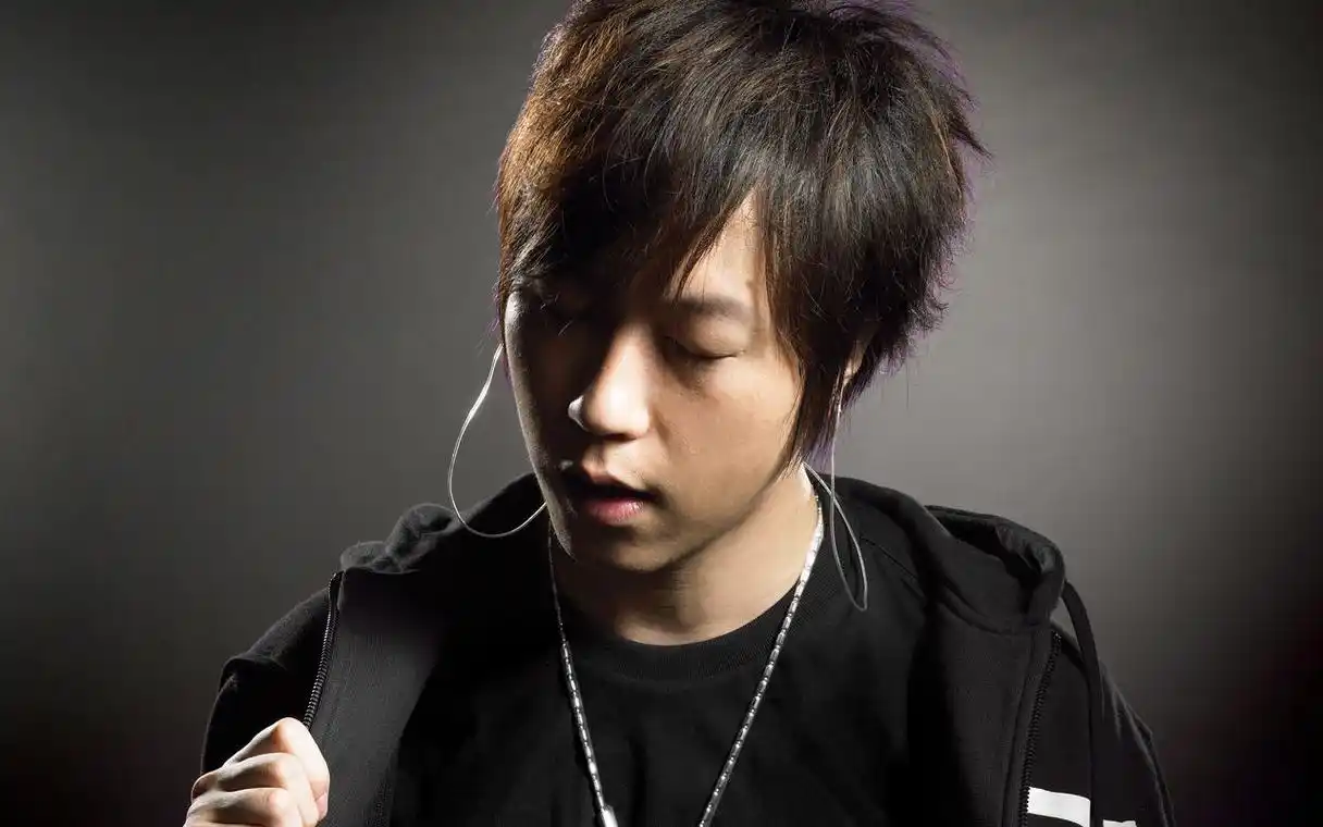 p>陈信宏(阿信),1975年12月6日出生于台湾省台北市北投区,祖籍福建省