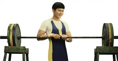 李晨自带造型进组