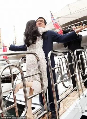 范冰冰拥抱成龙