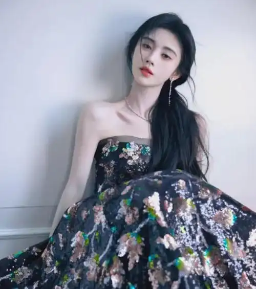 原来雷薪梦还真的像鞠婧祎?太令人惊讶了!