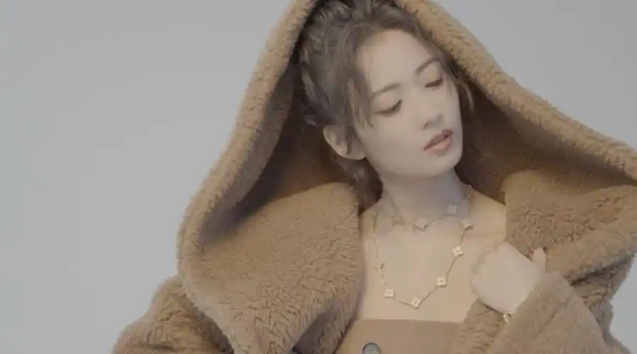 时而温柔恬淡,时而飒爽凌厉,陈钰琪超话在平和的心境中积累蓄力,感知