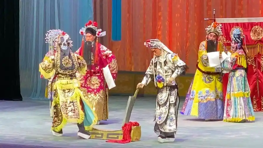 丝弦铡西宫康佳乐饰刘墉李端阳饰乾隆