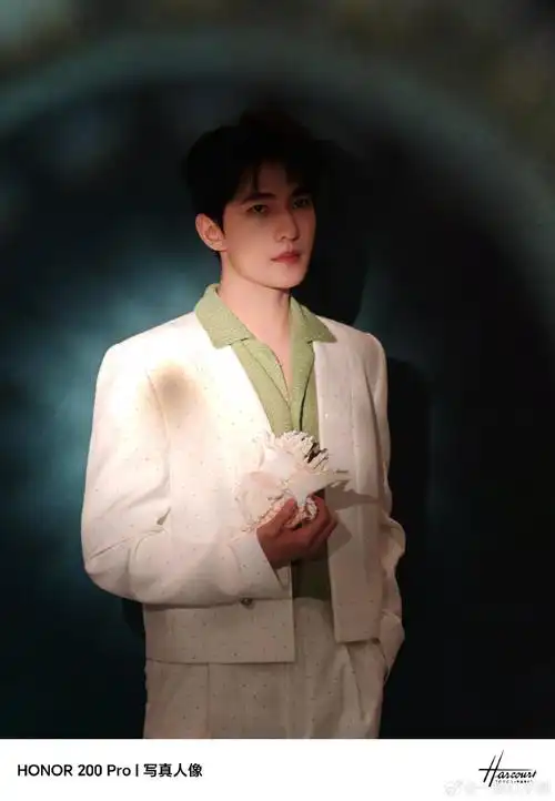 荣耀200 杨洋#    杨洋 这组照片帅得太超过了!