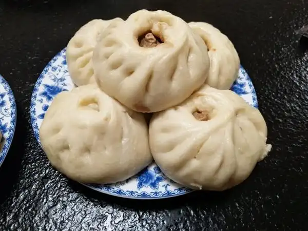 黎不开你做的松软多汁的肉包子