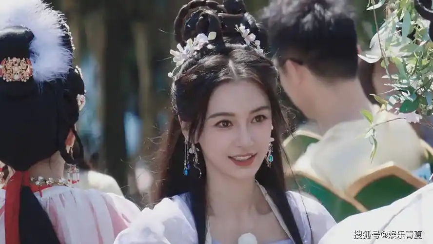 杨颖参加《奔跑吧》,七仙女造型让人惊艳,她的时尚感在不断升华_风格