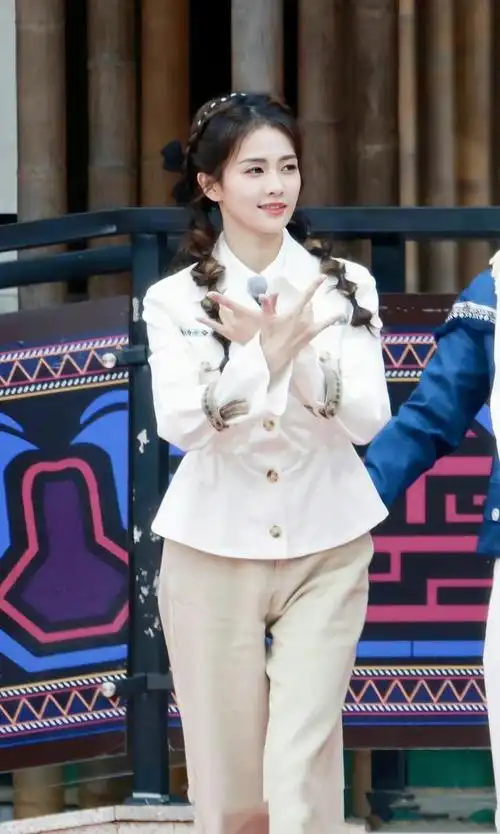 狗仔盯上白鹿,曝她睡虞书欣cp王鹤棣,捏许凯屁股,亲妈都管不了|闺蜜