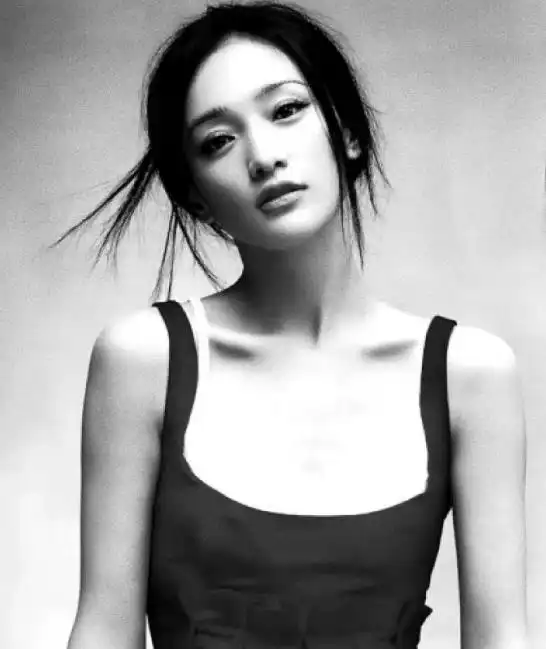 周迅年轻时候的颜值,在娱乐圈是否拥有一席之地?