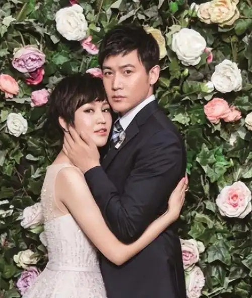 陆毅老婆鲍蕾入院检查,躺病床上比耶,没有化妆皮肤白皙-腾讯新闻