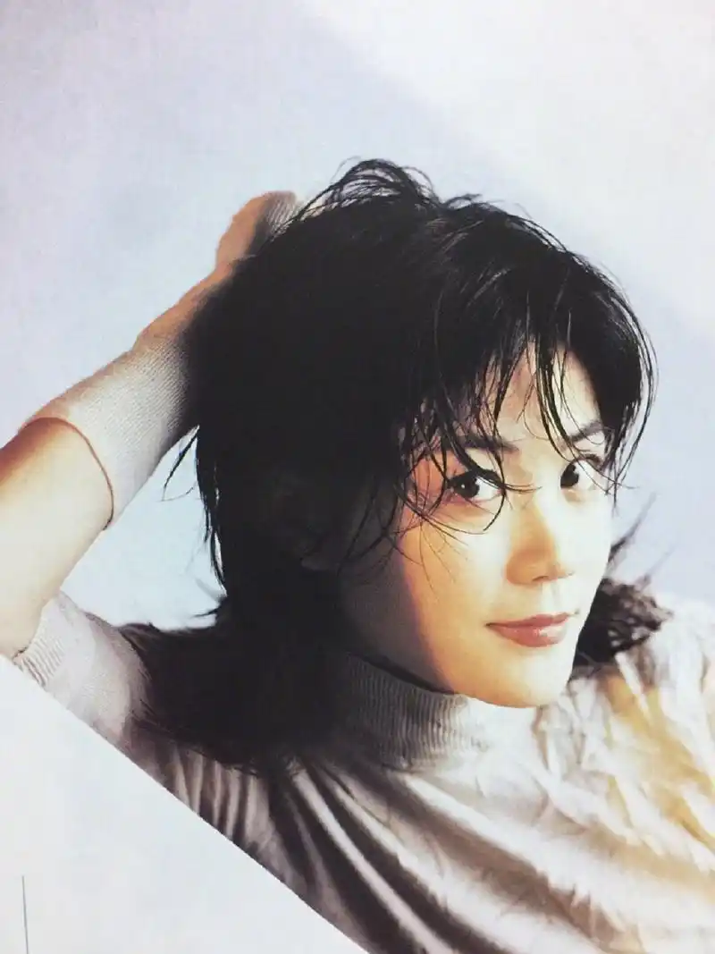 王菲 年轻时颜值也太能打了叭 好仙