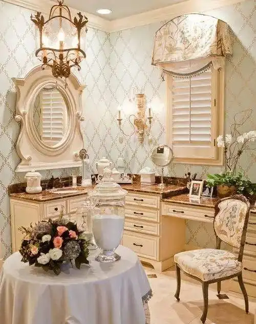 拥有这样的化妆间,想不美都难.