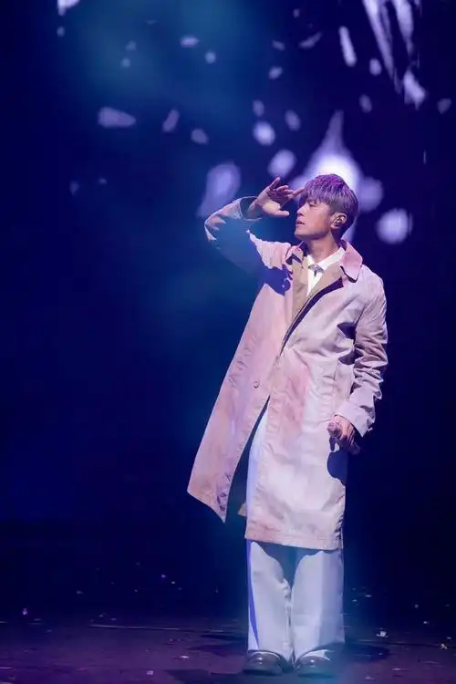 周杰伦上海演唱会官方组图粉海美哭了