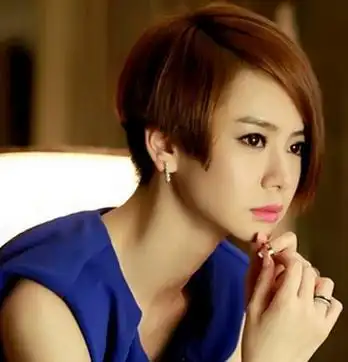 戚薇短发发型图片:颇有特色的戚薇短发时尚无敌