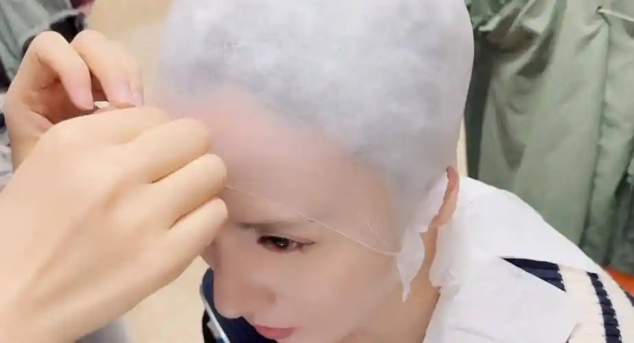 张萌首次挑战光头造型,化妆花絮视频曝光,这也太考验颜值了吧!