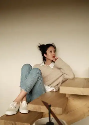 杨采钰的气质好纯啊穿简简单单的牛仔裤都能穿出阔太范