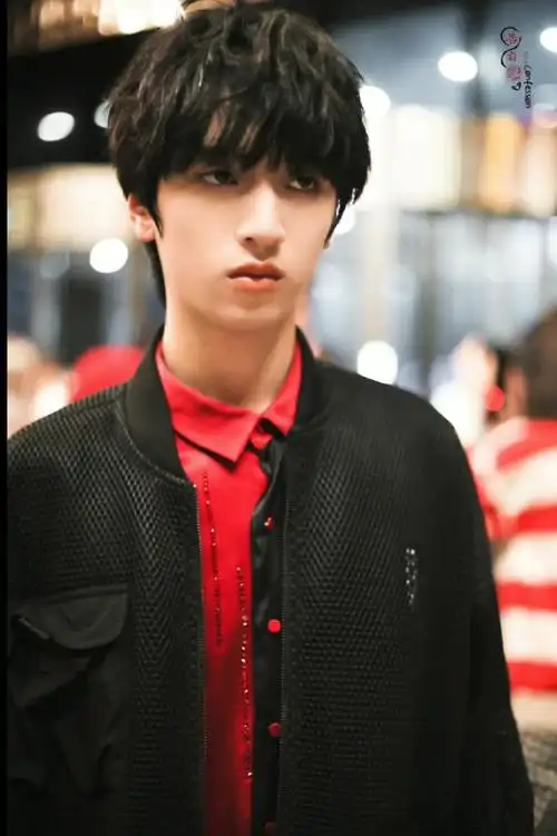 山城少年严浩翔欧式大双冷白皮 气质高贵姿态好低音苏炮入人心-音乐