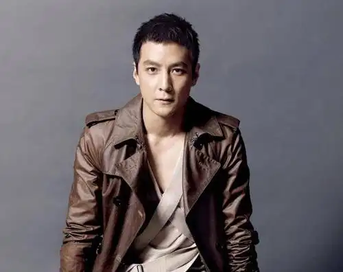 吴彦祖全家福曝光!女儿五官精致气质出众,爸爸曾望她不要太漂亮