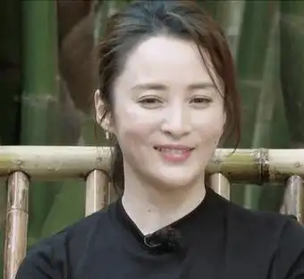 刘涛和蒋勤勤的对比:女人还大的幸福就是有人始终为你遮风挡雨-第2张