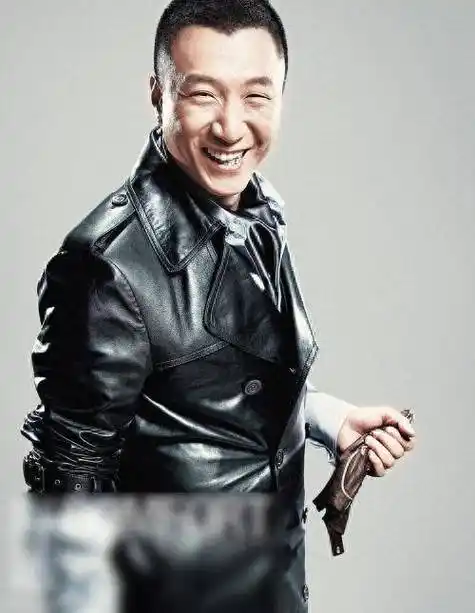 孙红雷,霹雳舞冠军,饰演多部谍战片狠角色,因女人缘平步青云_丁嘉丽