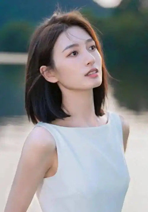 女人别再留黑长直了,很显老!今年这3种发型正流行,特时尚减龄_长度_建