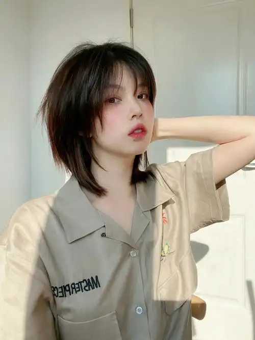 比较高层次的短发,特别有美感,时尚感贼强.