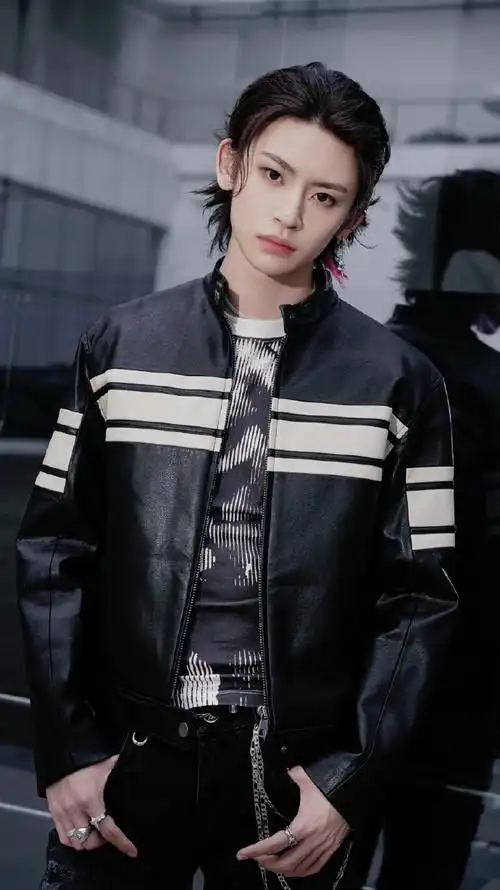 王琳凯成立个人工作室#自修了小鬼王琳凯9:16的手机壁纸/聊天背景图