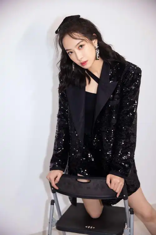 舞台魅力者宋茜展实力唱跳 皓白缪斯礼裙显简雅甜飒__凤凰网