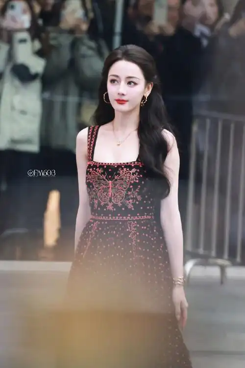 #迪丽热巴成都##迪丽热巴英文聊天#