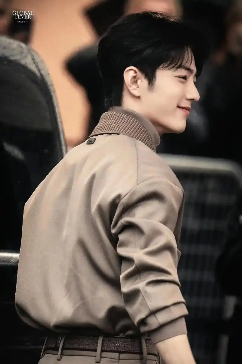 热姐镜头下的肖战,浅笑安然,如陌如玉,干净清澈,独一无二,无 - 抖音