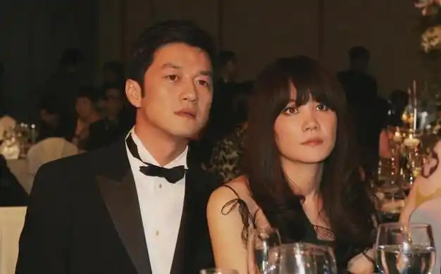 王菲谢霆锋官宣喜讯李亚鹏直播大哭上热搜