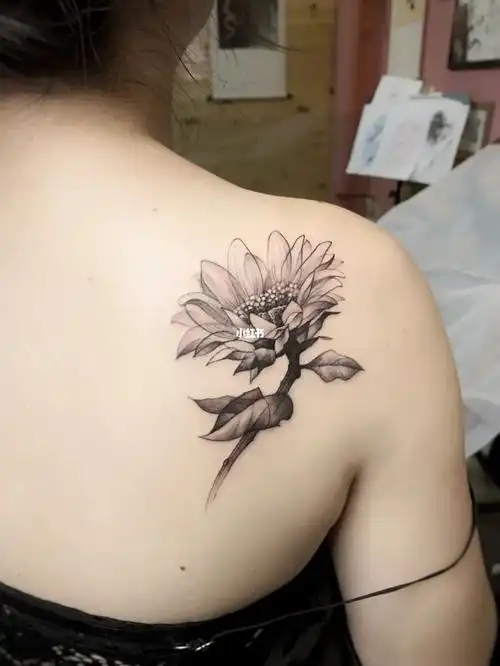 向日葵文身,后肩纹身,清新纹身,纹身设计,纹身手稿,花纹身,锦州纹身