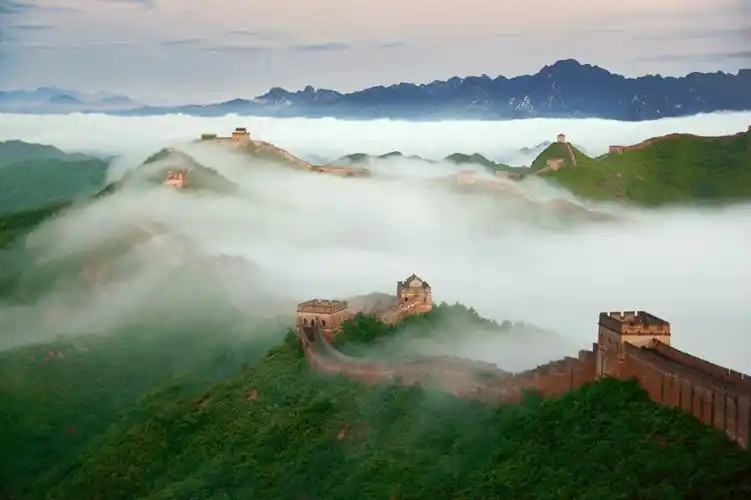 凝聚了千万英雄志士的血肉博出万里山河一轮红太阳太阳照